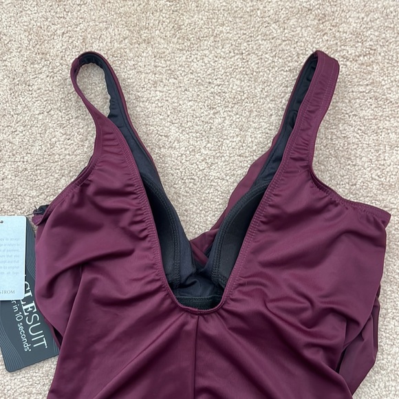 NWT Miraclesuit V Neck Burgundy Wireless Ruched One Piece Swimsuit - Size 14 - Picture 4 of 8